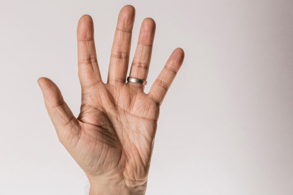 Men with longer ring fingers are found to have less severe symptoms from covid-19