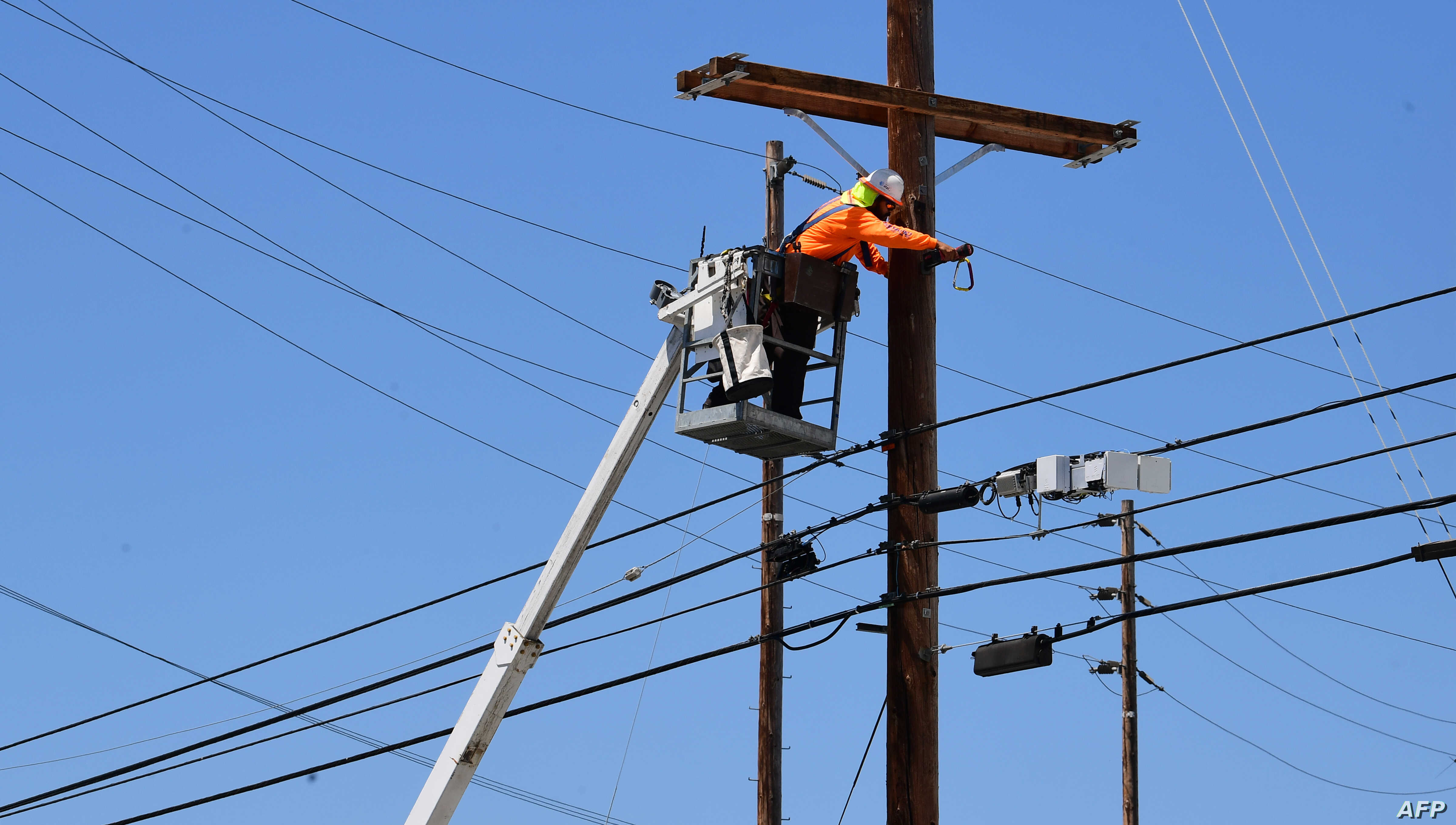 New executive order signed by President Trump to monitor and replace chinese equipment from power grid